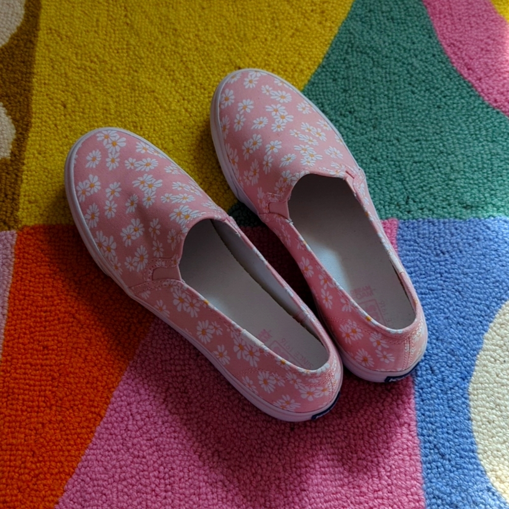 NWOT Keds Dream Foam Pink Daisy Slip Ons US Size 9.5